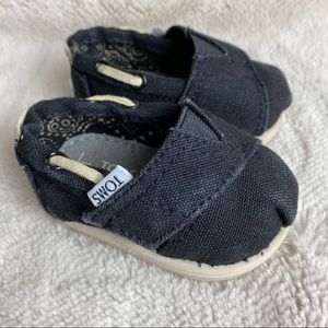 TOMS black canvas baby shoes